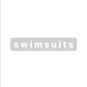 Swimsuits past this point 👉🏼